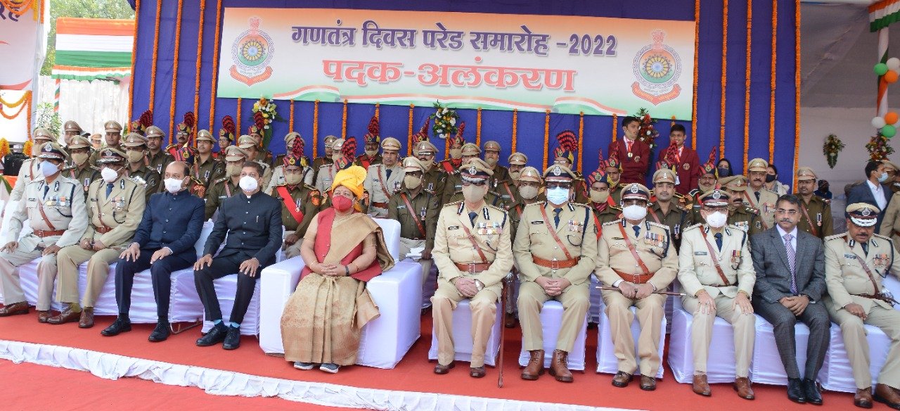 राज्यपाल छत्तीसगढ़ सुश्री अनुसुइया उइके ने पुलिस परेड ग्राउण्ड में आयोजित मुख्य समारोह में किया ध्वजारोहण.. उत्कृष्ट कार्य करने वालों को किया सम्मानित