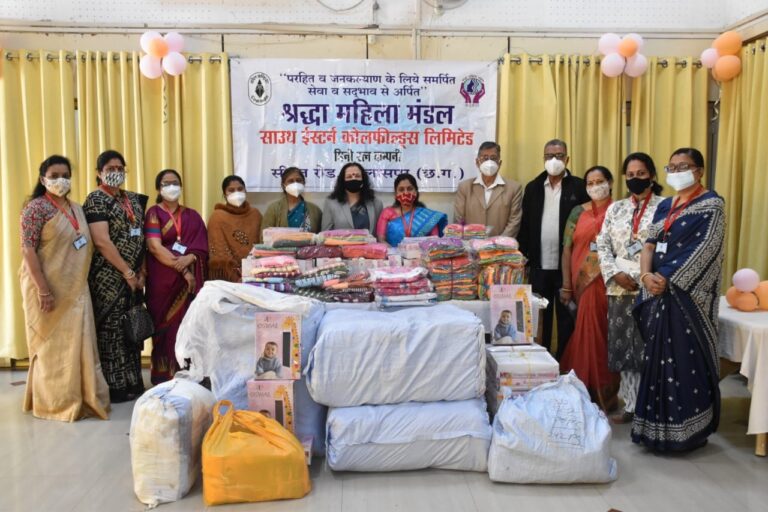 गणतंत्र दिवस के अवसर पर श्रद्धा महिला मण्डल द्वारा गनियारी जन स्वास्थ्य केन्द्र को सहयोग