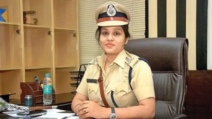 IAS VS IPS : प्राइवेट तस्वीरें शेयर करने पर आईएएस रोहिणी – आईपीएस रूपा में खुलेआम तकरार.. सरकार ने दोनों का किया ट्रांसफर.. जाने, कौन है यह दोनों अफसर..?