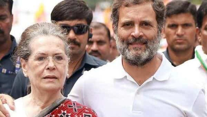 सोनिया – राहुल गांधी पहुंचे रायपुर.. मुख्यमंत्री बघेल व स्वास्थ्य मंत्री सिंहदेव ने किया स्वागत.. एयरपोर्ट पर बड़ी संख्या में मौजूद पार्टी कार्यकर्ता..