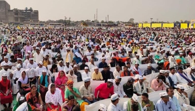 Arvind Kejriwal Chhattisgarh visit : केजरीवाल बोले- भगवान ने छत्तीसगढ़ को सब कुछ दिया है फिर भी ज्यादा गरीब यही क्यों..? बीजेपी-कांग्रेस पर साधा निशाना.. जमकर रही भीड़, देखें तस्वीर..