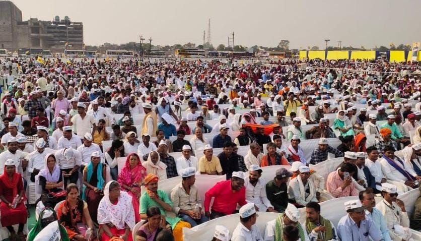 Arvind Kejriwal Chhattisgarh visit : केजरीवाल बोले- भगवान ने छत्तीसगढ़ को सब कुछ दिया है फिर भी ज्यादा गरीब यही क्यों..? बीजेपी-कांग्रेस पर साधा निशाना.. जमकर रही भीड़, देखें तस्वीर..