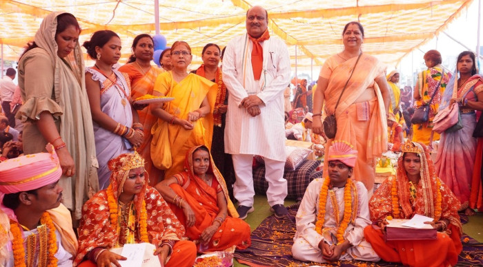 125 जोड़ों की शादी : सुखमय जीवन के संकल्प के साथ वर-वधुओं के जोड़ो ने लिए फेरे..