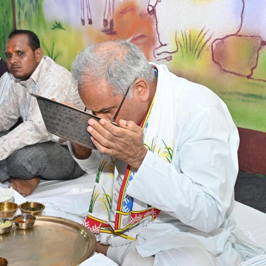 बोरे बासी की मची धूम : आज पूरा छत्तीसगढ़ खा रहा है बोरे-बासी.. सोशल मीडिया में हैशटैग HamarBoreBaasi दूसरे नंबर पर ट्रेंड करता रहा