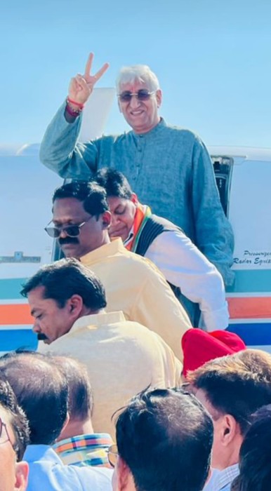 सरगुजा के लिए ऐतिहासिक पल : मां महामाया एयरपोर्ट पर हुई विमान की ट्रायल लैंडिंग, स्वास्थ्य मंत्री सिंहदेव के साथ मौजूद रहे मंत्री शिव डहरिया और अमरजीत भगत..