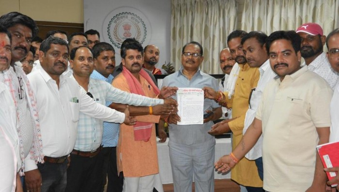 हड़ताल समाप्त : प्राथमिक कृषि सहकारी संस्थाओं के कर्मचारियों की हड़ताल समाप्त.. सहकारिता मंत्री डॉ. प्रेमसाय सिंह टेकाम से मुलाकात कर लिया निर्णय