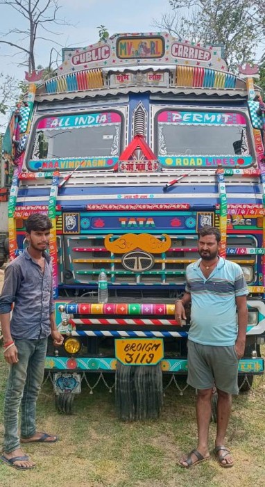 बड़ी कार्रवाई : वन विभाग के छापे में भारी मात्रा में साल लकड़ी जप्त.. अवैध परिवहन में प्रयुक्त वाहन, हाईड्रा मशीन भी जप्त