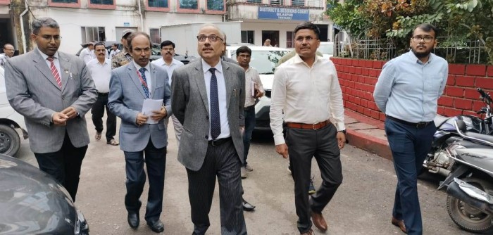 मुख्य न्यायाधीश रमेश सिन्हा ने किया जिला एवं सत्र न्यायालय का औचक निरीक्षण.. अव्यवस्थाओं को तत्काल निराकृत करने के दिए सख्त निर्देश