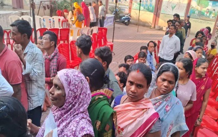 रायपुर दक्षिण विधानसभा उपचुनाव अपडेट : मतदान केंद्र में हंगामा, बीजेपी-कांग्रेस कार्यकर्ता भिड़े..