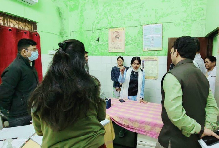 औचक निरीक्षण : आयुक्त सह संचालक स्वास्थ्य सेवाएं ने सुबह – सुबह किया जिला अस्पताल बेमेतरा का औचक निरीक्षण.. मचा हड़कंप