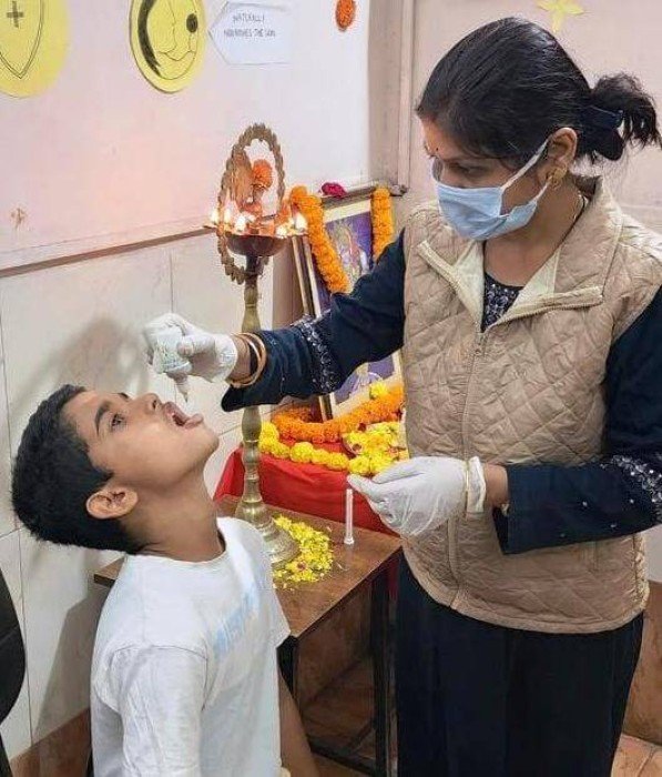 स्वर्णप्राशन के लिए आयुर्वेद महाविद्यालय चिकित्सालय में उमड़ी भीड़.. 2702 बच्चों को कराया गया स्वर्णप्राशन..