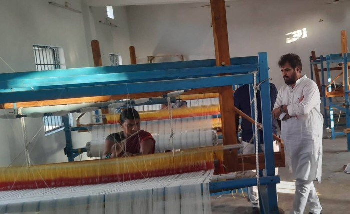 छत्तीसगढ़ में खादी को मिलेगी नवचेतना: खादी बोर्ड अध्यक्ष राकेश पांडेय ने किया कुंवरगढ़ उत्पादन केंद्र का निरीक्षण