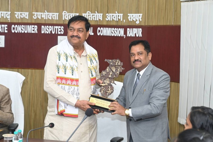 जिला उपभोक्ता आयोगोें के अध्यक्ष एवं सदस्यों का एक दिवसीय प्रशिक्षण कार्यशाला सम्पन्न.. मंत्री दयालदास बघेल ने   कार्यशाला  का किया शुभारंभ
