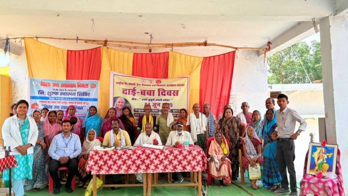 हमारे बुजुर्ग हमारी संस्कृति और अनुभव के जीवंत स्रोत: स्वास्थ्य मंत्री श्याम बिहारी जायसवाल