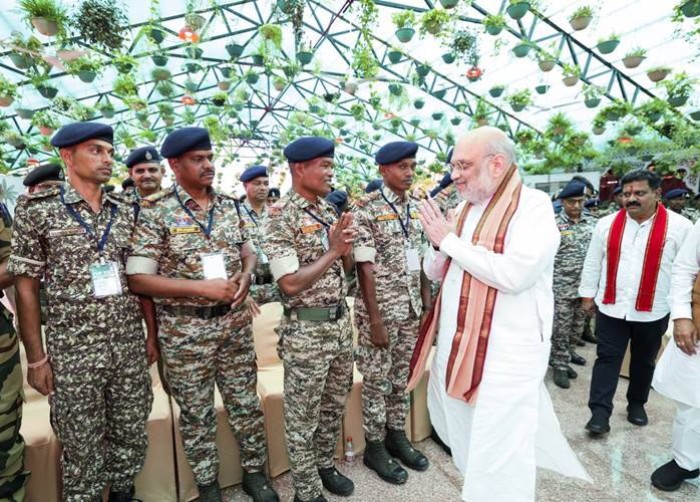शहादत को नमन: केंद्रीय गृह मंत्री श्री अमित शाह ने शहीद आकाश राव गिरिपुंजे के परिजनों से की मुलाकात