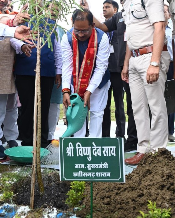 मुख्यमंत्री साय ने नवनिर्मित आधुनिक आयुर्वेदिक प्रसंस्करण इकाई और केन्द्रीय भंडार गृह परिसर का किया लोकार्पण