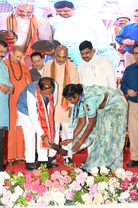 तेंदूपत्ता संग्राहकों के सम्मान में ‘चरण पादुका योजना’ का पुनः शुभारंभ – मुख्यमंत्री साय