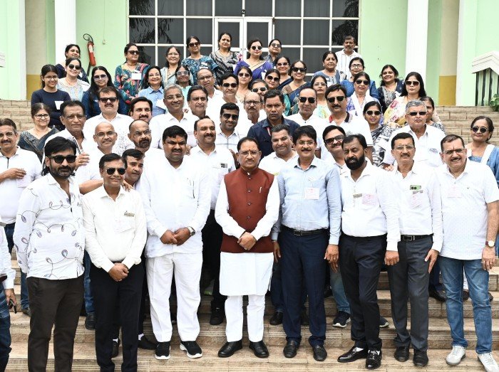 मुख्यमंत्री से जैन समाज के प्रतिनिधिमंडल ने की सौजन्य मुलाकात*  *विधानसभा भ्रमण पर आए प्रतिनिधियों ने साझा किए अनुभव, मानव सेवा के कार्यों में समाज की भूमिका की दी जानकारी