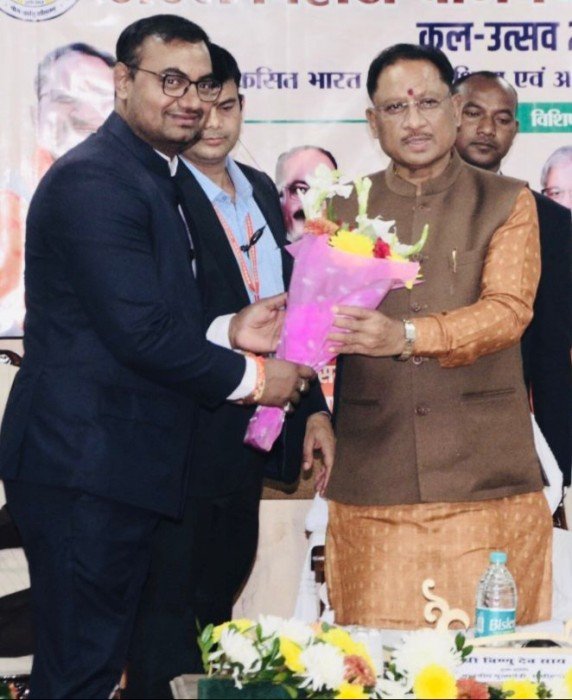 अटल बिहारी वाजपेयी विश्वविद्यालय ने निकाले समय पर परीक्षा परिणाम: डॉ. तरुण धर दीवान को मिला प्रशस्ति पत्र