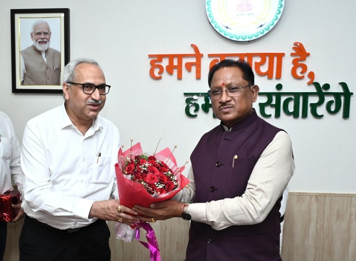 मुख्यमंत्री विष्णु देव साय से भिलाई स्टील प्लांट के नवनियुक्त निदेशक श्री चित्त रंजन महापात्र ने की सौजन्य मुलाकात