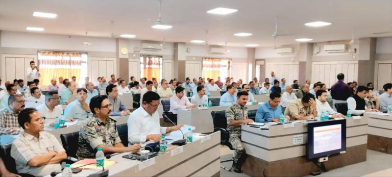 CM साय ने बाढ़ राहत कार्यों की समीक्षा की : स्थिति सामान्य होने तक अधिकारियों को मुस्तैद रहकर जिम्मेदारियों का निर्वहन करने के निर्देश