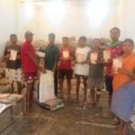 नारायणपुर प्रशासन की मिसाल: दुर्गम वनांचल के गांवों तक ट्रैक्टर से पहुंचा 3 माह का राशन, 151 परिवारों को बड़ी राहत