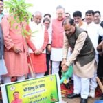 ‘एक पेड़ मां के नाम’ अभियान 3.0, विधानसभा परिसर में सीएम श्री विष्णु देव साय और डॉ. रमन सिंह ने लगाया रुद्राक्ष का पौधा