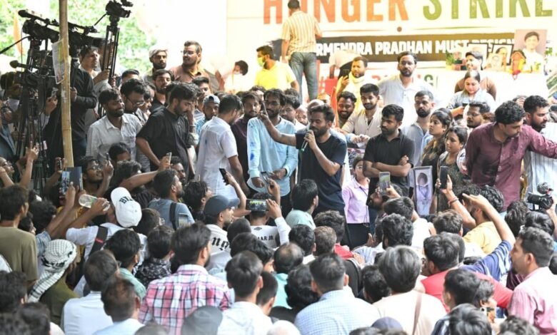 धर्मेंद्र प्रधान के इस्तीफे पर अड़े सीजेपी समर्थक, दिल्ली पुलिस के जवानों की छुट्टियां रद्द