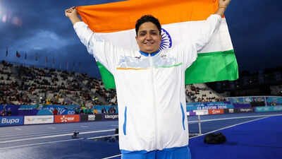 घर बेचना पड़ा, हिंसा झेली, अब रचा इतिहास; जानिए कौन हैं भारत को पहला पैरा एथलेटिक्स CWG गोल्ड दिलाने वाली शर्मिला धनखड़