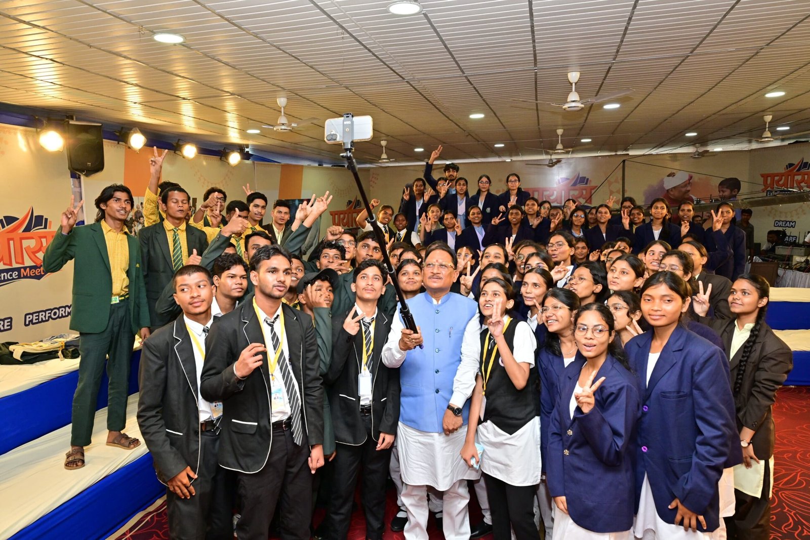 शिक्षा से विकसित छत्तीसगढ़ तक: मुख्यमंत्री श्री साय ने नीट क्वालीफाई विद्यार्थियों के साथ साझा किया भविष्य का रोडमैप