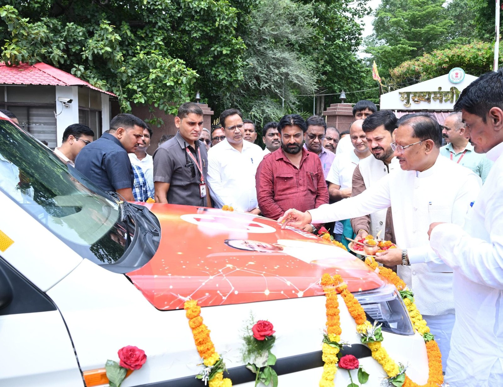 Chief Minister Shri Vishnu Deo Sai flags off free ambulance for Dharsiwa Assembly constituency
