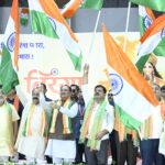 मुख्यमंत्री विष्णु देव साय ने हाथ में तिरंगा थामकर किया भव्य तिरंगा यात्रा का नेतृत्व