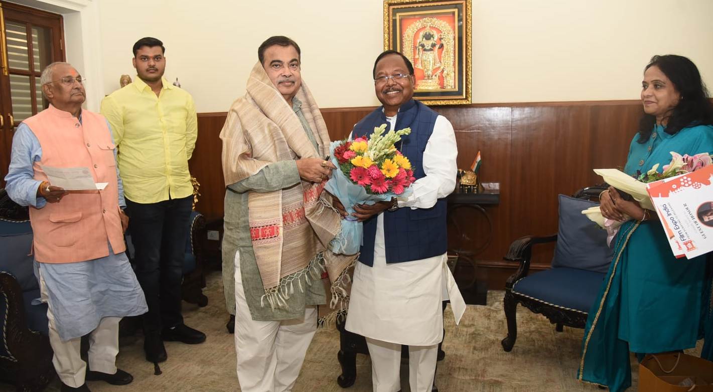 मंत्री रामविचार नेताम ने केंद्रीय परिवहन मंत्री नितिन गडकरी से दिल्ली में की सौजन्य मुलाकात