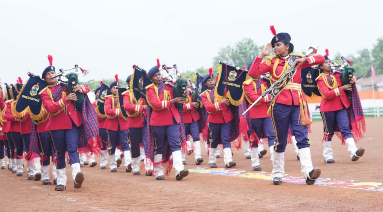 घुड़सवारों के साहस, महिला बैग पाईपर बैंड की लय और श्वान दल के रोमांचक प्रदर्शन से सजा स्वतंत्रता दिवस समारोह