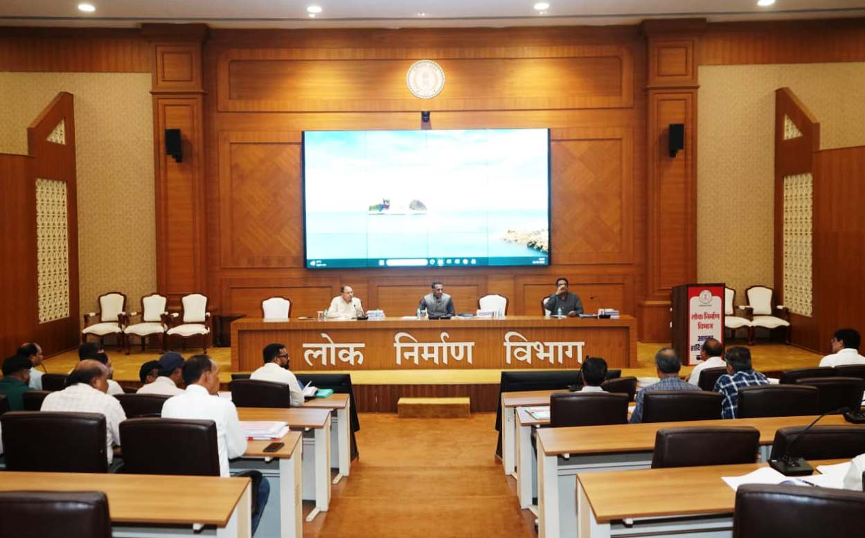 बस्तर में कनेक्टीविटी बढ़ाने विशेष जोर, सड़कों और पुल-पुलियों के काम दिसम्बर तक पूर्ण करने के निर्देश