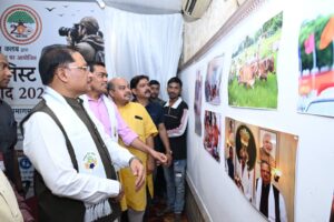 Photographs Rekindle Chief Minister Vishnu Deo Sai’s Old Memories at ‘Drishya Samvad 2026’