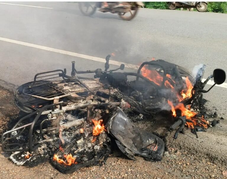 फ्रेंडशिप-डे की खुशियां मातम में बदलीं, ट्रक की चपेट में आने से दो दोस्तों की मौत