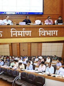 लोक निर्माण विभाग के सचिव ने सड़क एवं भवन निर्माण कार्यों की प्रगति की समीक्षा की