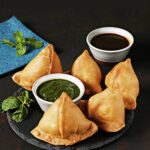 गरमा-गरम समोसा बन सकता है परेशानी की वजह, रोज खाने से पहले जान लें ये बातें