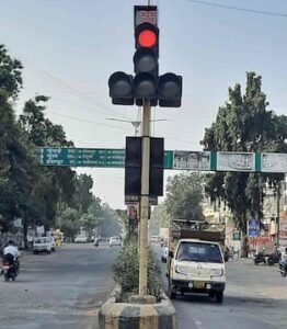 ट्रैफिक सुधार या नई परेशानी? बिलासपुर में सिग्नल संचालन बढ़ने पर उठे सवाल, सुबह 6 बजे से आधी रात तक चालू रहेंगे सिग्नल