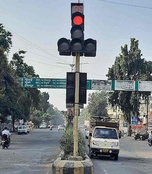 ट्रैफिक सुधार या नई परेशानी? बिलासपुर में सिग्नल संचालन बढ़ने पर उठे सवाल, सुबह 6 बजे से आधी रात तक चालू रहेंगे सिग्नल