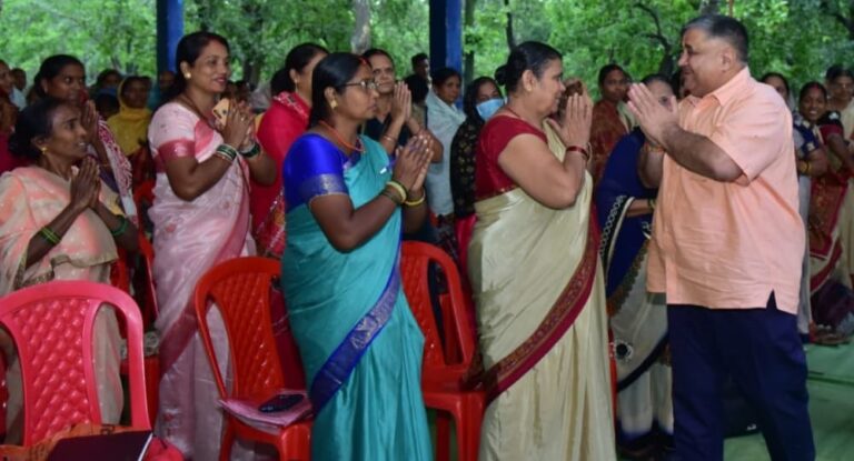 रामगढ़ में मितानिन बहनों से पर्यटन एवं संस्कृति मंत्री ने किया आत्मीय संवाद, समस्याओं और आवश्यकताओं की ली जानकारी
