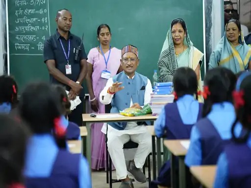 छत्तीसगढ़ में नक्सलमुक्त क्षेत्रों में स्कूलों में बजने लगी घंटी