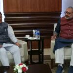 केंद्रीय वस्त्र मंत्री गिरिराज सिंह से नई दिल्ली में मुख्यमंत्री विष्णु देव साय ने की मुलाकात