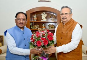 मुख्यमंत्री विष्णु देव साय ने विधानसभा अध्यक्ष डॉ. रमन सिंह से की आत्मीय भेंट