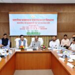 उप मुख्यमंत्री ने नगर निगमों और जिला मुख्यालय वाले नगर पालिकाओं के कार्यों की समीक्षा की