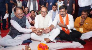 केंद्रीय मंत्री शिवराज सिंह चौहान और मुख्यमंत्री विष्णु देव साय ने सक्ति जिले में 121.70 करोड़ रुपए के 38 विकास कार्यों का किया लोकार्पण एवं भूमिपूजन