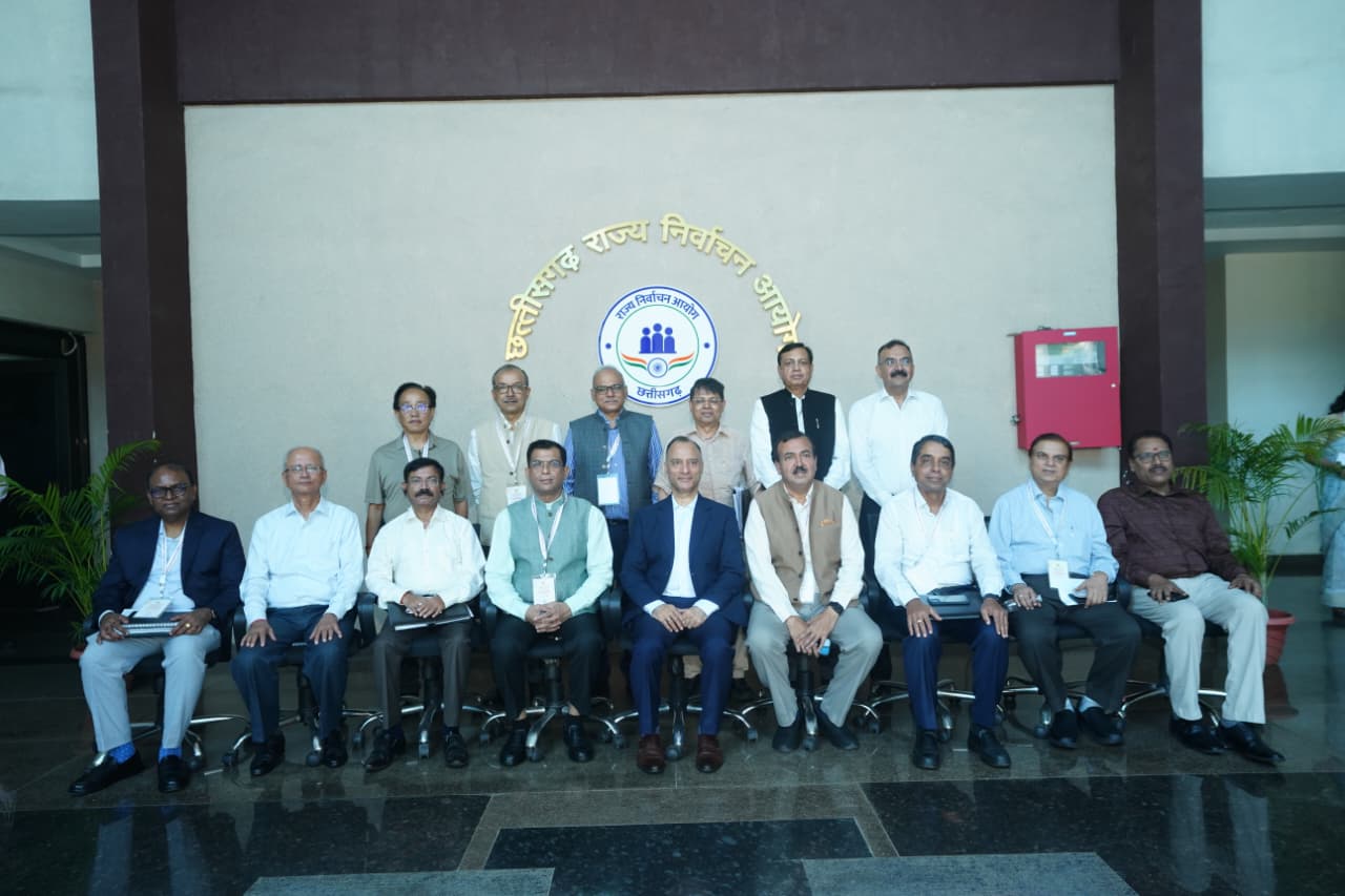 राज्य निर्वाचन आयुक्तों की स्थायी समिति की बैठक नवा रायपुर में संपन्न