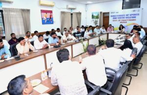 खेल एवं युवा कल्याण विभाग की संचालक ने विभागीय अधिकारियों और खेल संघों की ली बैठक