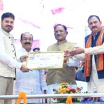 सेवा संकल्प अभियान के तहत आयुर्वेद सेवा सम्मेलन, रक्तदान महाकुंभ एवं वृहद स्वास्थ्य जांच शिविर में शामिल हुए मुख्यमंत्री साय